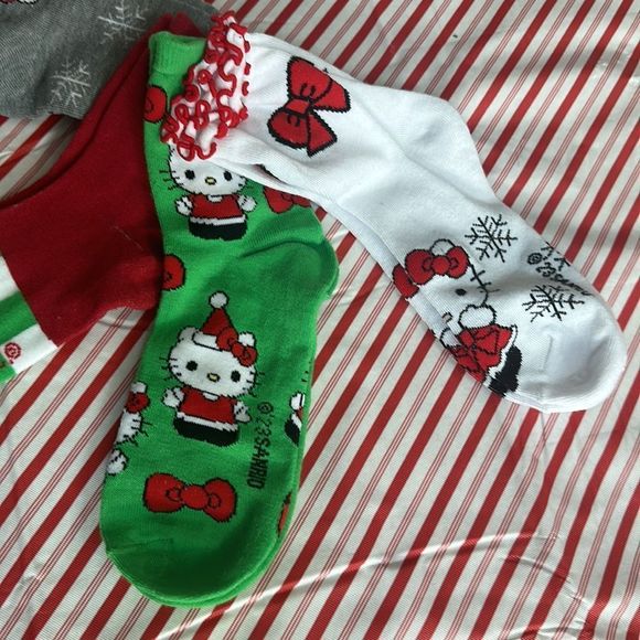 Hello kitty bundle of Christmas socks 5 pair kitty Santa kitty snowman - Picture 3 of 6